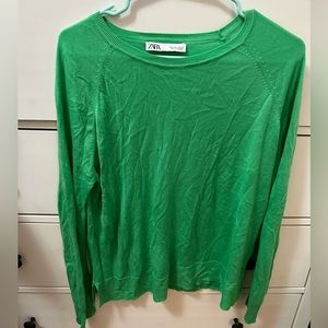 Green Zara crew neck sweater 🍀